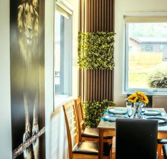 Kilmun Ski Chalet | Wild Jungle Retreat