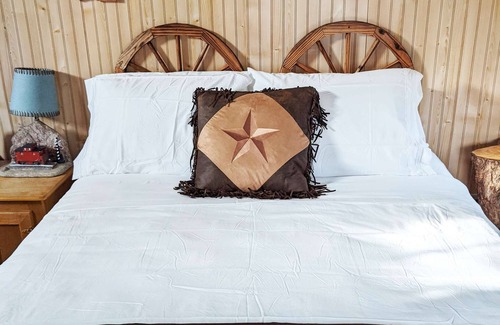 Sequim Hotel | Wild West at Olympic Railway Inn - Pet Friendly
