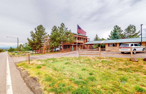 Cedaredge Cabin | Wilderness retreat with stellar shared amenities