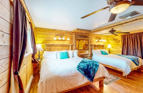 Cedaredge Cabin | Wilderness retreat with stellar shared amenities