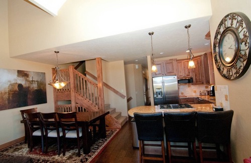 Wildernest House | Wildernest's Finest Townhome- Awesome View- Hot Tub, Fire Pit, Internet, Bus