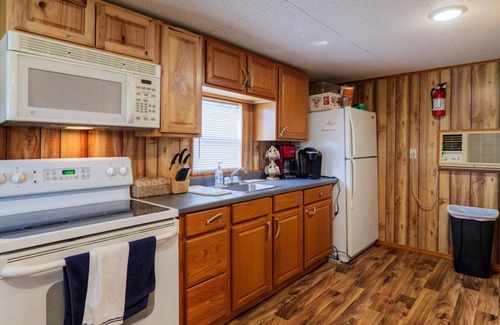 Jennings Cottage | Wildlife Preserve camphouse in Jennings- Includes Tour