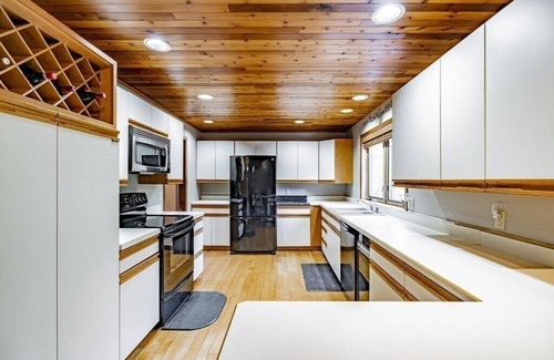 Becket House | Wildlife Retreat in the Forest