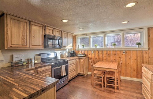 Morrison Cabin | 'Wildmanor Ranch' Near Red Rocks w/Hot Tub!