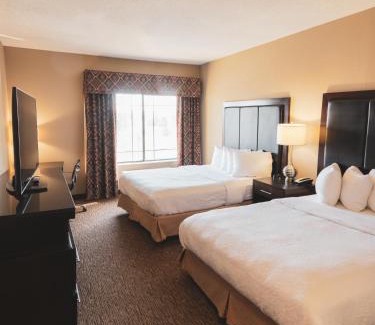 Pewaukee Hotel | Wildwood Lodge