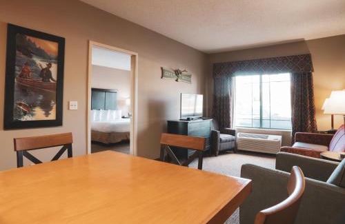 Pewaukee Hotel | Wildwood Lodge