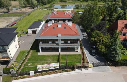 Walendow Villa | Willa nad jeziorem w Warszawie