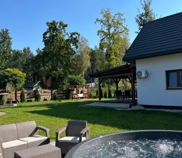 Rakow House | Willa pod Dębami domek nad Zalewem Chańcza z balią na wyłączność