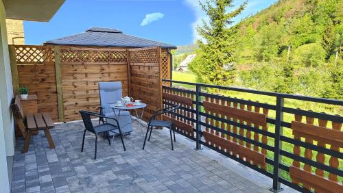 Stronie Slaskie Apartment | Willa Sowia nowy apartament z prywatnym tarasem i widokiem na góry