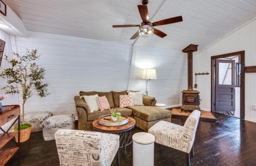 Willis House | Willis Vacation Rental about 2 Mi to Lake Conroe!