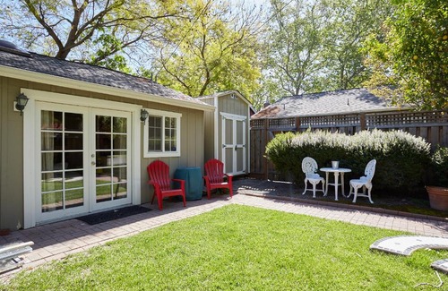 Willow Glen House | Willow Glen Private Studio - 1 Queen Bed and 1 Queen Inflatable