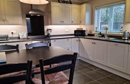 Wolf's Castle House | WILLOW LODGE - Wolfscastle