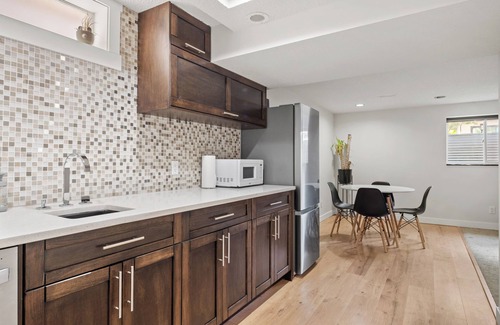 Willow Park House | Willow Park Suite - 1 Bdrm w Wifi, near Shopping