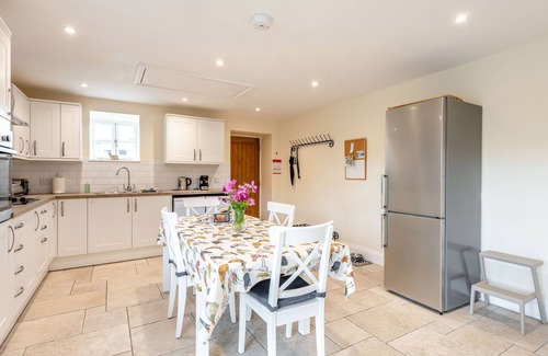 Maiden Newton House | WILLOW, pet friendly, character holiday cottage in Maiden Newton