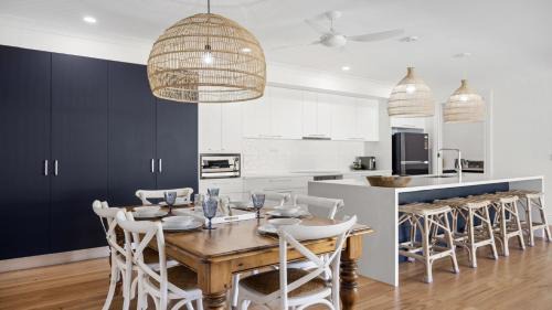 Sandy Beach House | Willows at Sandy Beach -Walk to beach, Stylish Family Home