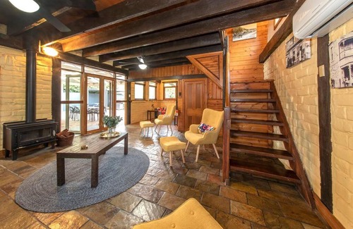 Willunga House | Willunga Cottage- Sleeps 6 Pool