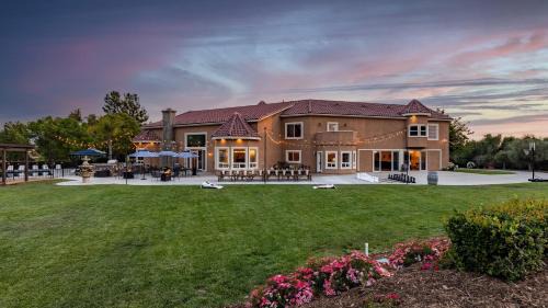Temecula Villa | Wilson Creek Manor By AvantStay Sleeps 10 Amazing Estate w Pool Game Room
