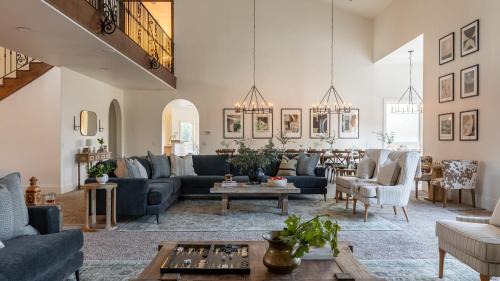 Temecula Villa | Wilson Creek Manor By AvantStay Sleeps 10 Amazing Estate w Pool Game Room