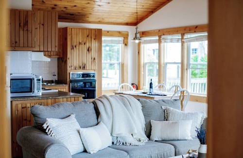 Boutiliers Point Cottage | Wilson's Coastal Club - C1