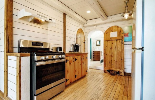 Boutiliers Point Cottage | Wilson's Coastal Club - C7n