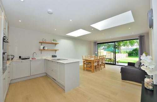 Winchester House | Winchester Luxury Home I Southdown View I Town Centre I 4BR3Bath I Free Parking