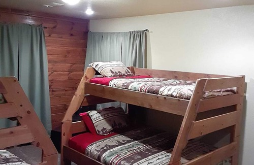 Gore House | Wind Ridge Cabin at Lake Tenkiller Sleeps 16