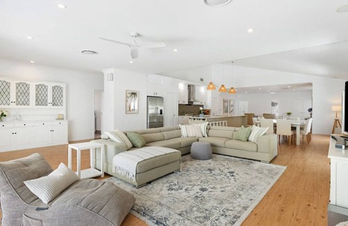Mount Coolum House | Winders Beach House - Stunning Beachfront Home