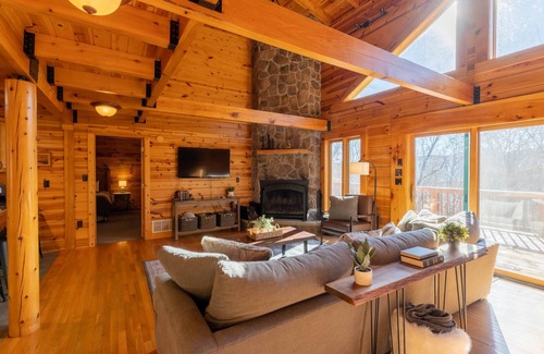 Mace House | Windfall Lodge - Large Log Cabin 10 minutes from Snowshoe
