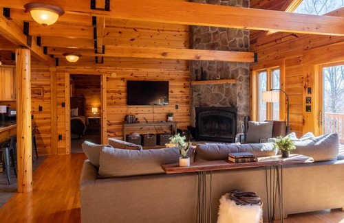 Mace House | Windfall Lodge - Large Log Cabin 10 minutes from Snowshoe