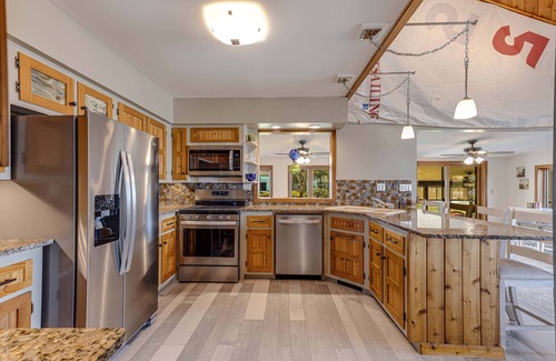 Lake Catherine House | Windjammer, Lakefront Home-Away-From-Home!