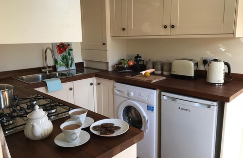 Worthing Cottage | Windmill Cottage with stunning views of Salvington windmill