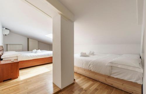 Ricorboli Apartment | Window on the Arno II Netflix, WiFi, AC