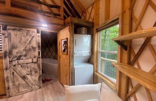 Piper Gap House | Windsong yurt, in the treetops, hottub on the top deck, petfriendly, stargazing
