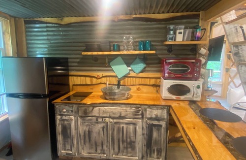 Piper Gap House | Windsong yurt, in the treetops, hottub on the top deck, petfriendly, stargazing