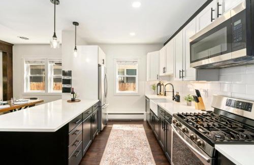 Windsor House | Windsor Farmhouse Family Fun, Yard and Fireplace