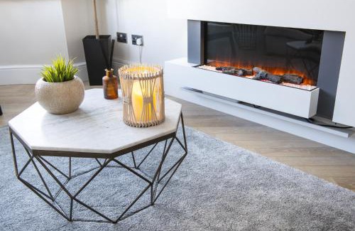 Iverley House | Windsor House by Andrew Hart Property