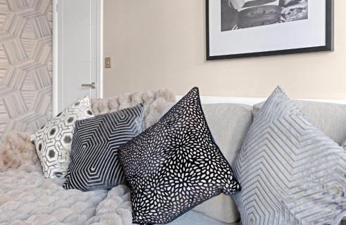 Iverley House | Windsor House by Andrew Hart Property