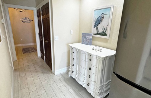 Osprey Apartment | Windsor Lodge Unit 19, studio, 1BR/1BA, close to the Beaches, pool access