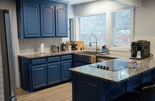Shelby House | Windsor Place in Shelby- Great for large groups, Pool, hot tub.