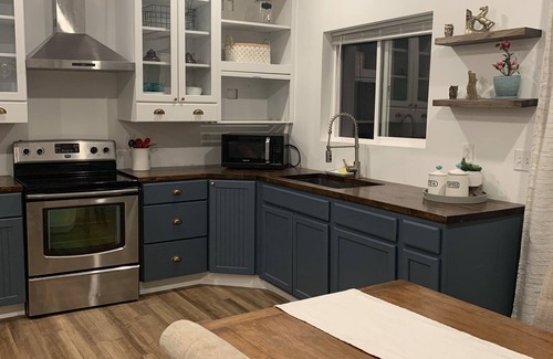 Tri-Cities Cottage | Wine Country Guest House