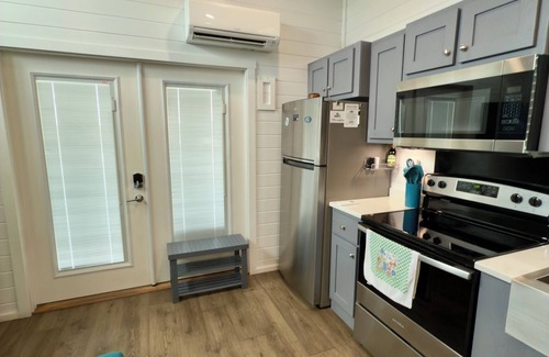Fredericksburg House | Wine country tiny home next to Luckenbach in upscale resort full of amenities!