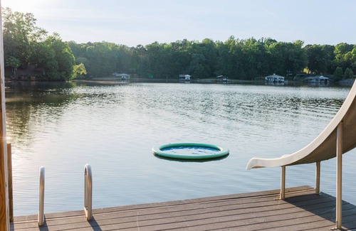 Leasburg Cottage | Wine Down in 5BR Lake Front Home at Hyco Lake