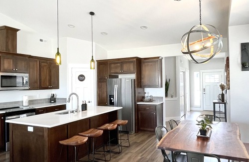 Prosser House | Wine Down the Townhome