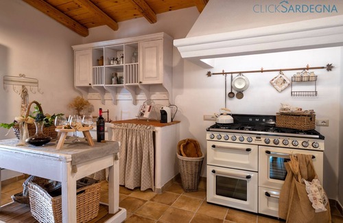 Mores Cottage | Wine Estates Shardana Luxury Cottage With Pool