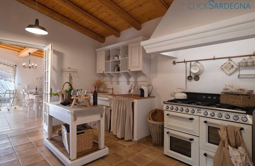 Mores Cottage | Wine Estates Shardana Luxury Cottage With Pool