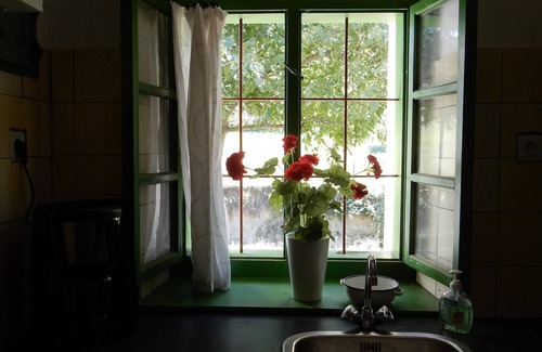 Nagyszekely Cottage | wine house in silent valley