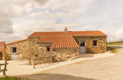 Le Cellier Cottage | Winemakers' house with garden, Wifi, pets allowed