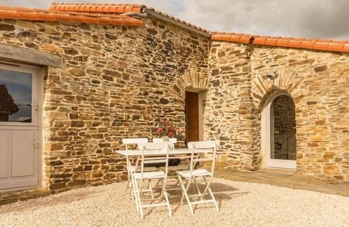 Le Cellier Cottage | Winemakers' house with garden, Wifi, pets allowed