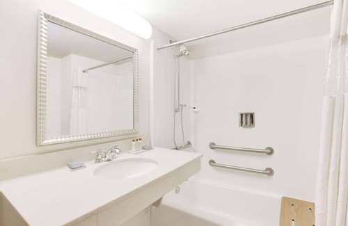 Bridgeport Hotel | Wingate by Wyndham Bridgeport/Clarksburg