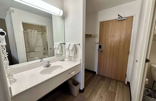 New Castle Hotel | Wingate by Wyndham New Castle - Glenwood Springs